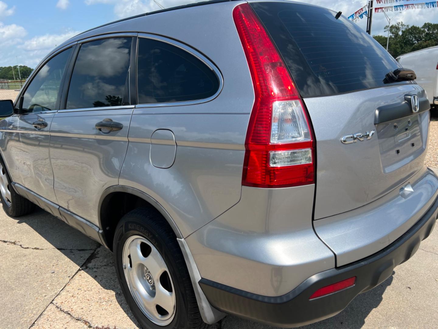 2008 Gray /Gray Honda CR-V LX (3CZRE383X8G) with an 2.4L 4 Cylinder engine, Automatic transmission, located at 4520 Airline Hwy, Baton Rouge, LA, 70805, (225) 357-1497, 30.509325, -91.145432 - 2008 Honda CR-V LX 2.4L 4Cylinder Gas Saver, Automatic, 158K Miles, Power Windows & Locks, Cold A/C, No Accidents But It Does Have A Dent On Drivers Door. FOR INFO PLEASE CONTACT JEFF AT 225 357-1497 CHECK OUT OUR A+ RATING WITH THE BETTER BUSINESS BUREAU WE HAVE BEEN A FAMILY OWNED AND OPERATED BUS - Photo#7